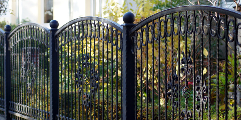 When Is It Time to Pursue Fence Cleaning?