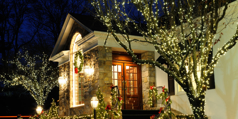 Roof-cleaning-by-Maverick-softwash-9-1-pduw5xa7sd7bnx9ehblh3vtx6em3p1fqaw33yfiuu8 Holiday Lighting in St. Louis, Missouri