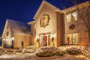 Pros and Cons: Professional Christmas Lighting Installation vs. the DIY Method