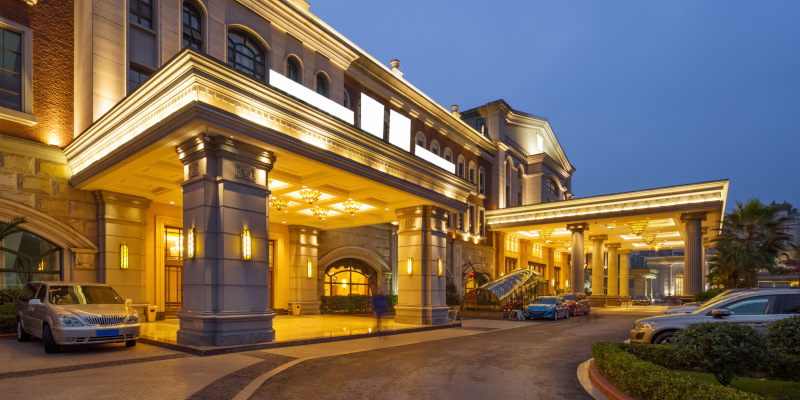 Why Exterior Hotel Cleaning Is Crucial for Attracting Guests