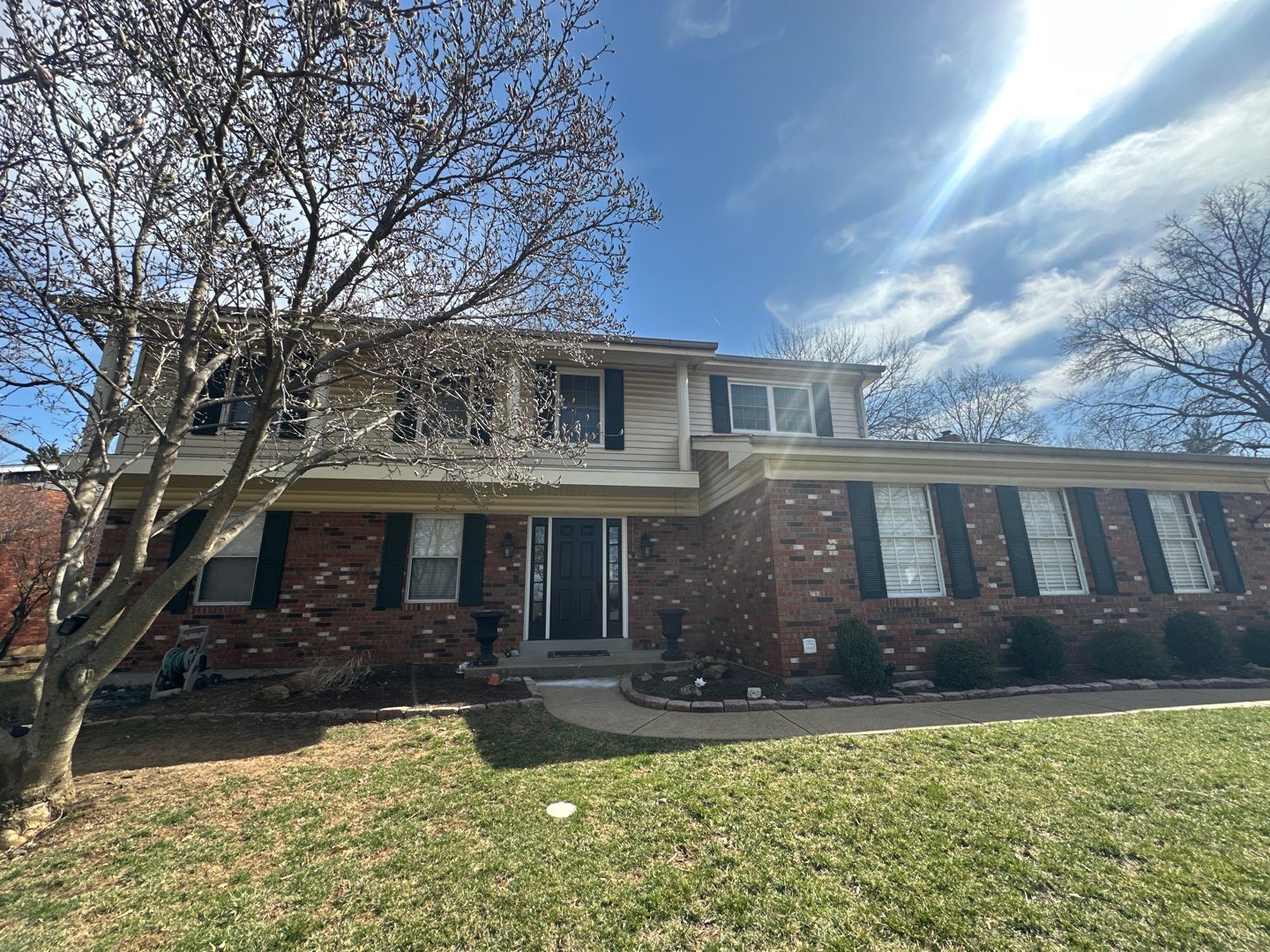 Des Peres home with clean brick and siding facade