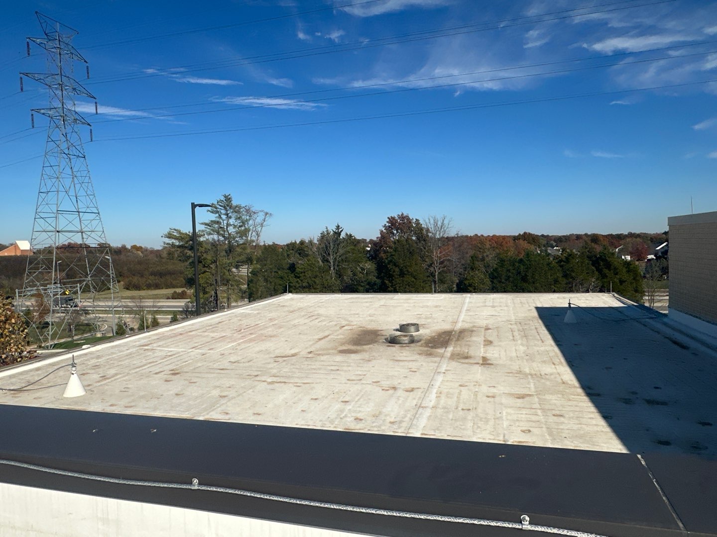 Flat commercial roof after soft washing